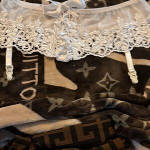 Frederick's of Hollywood White Lace Garter Belt